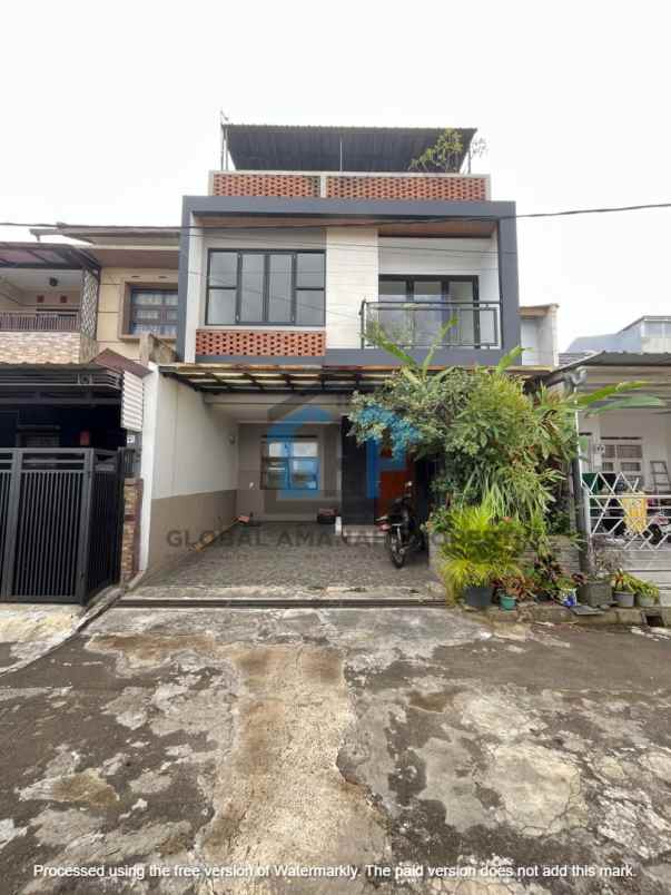 dijual rumah komplek cihanjuang