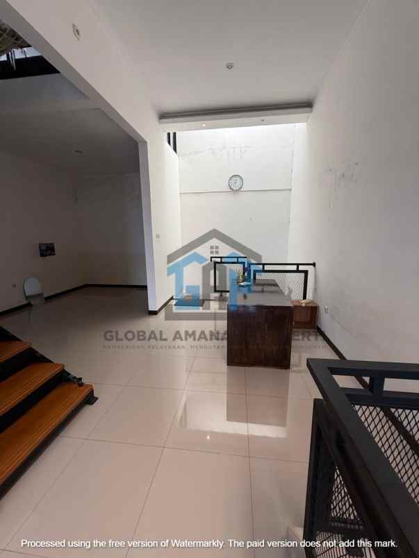 dijual rumah komplek cihanjuang