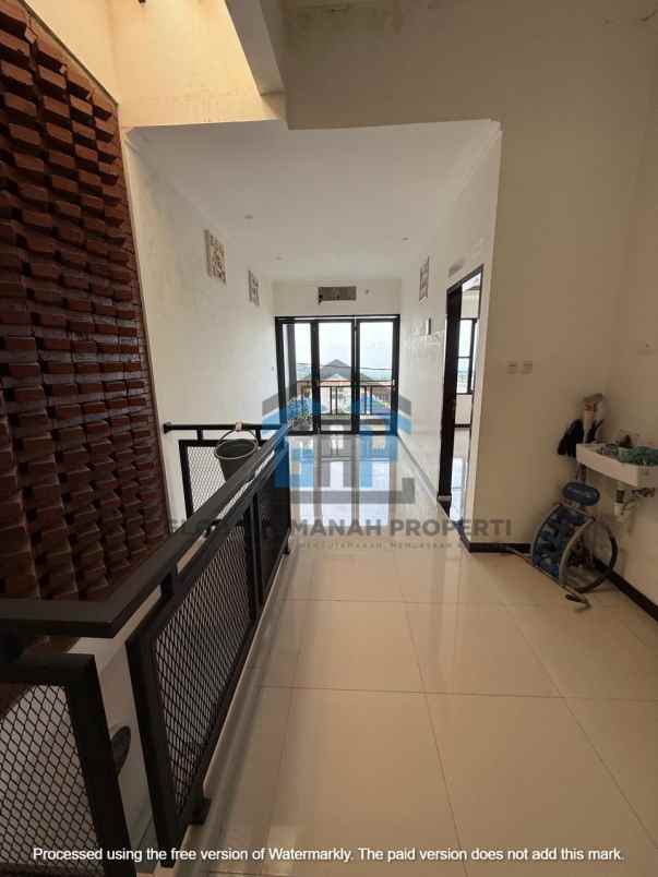 dijual rumah komplek cihanjuang