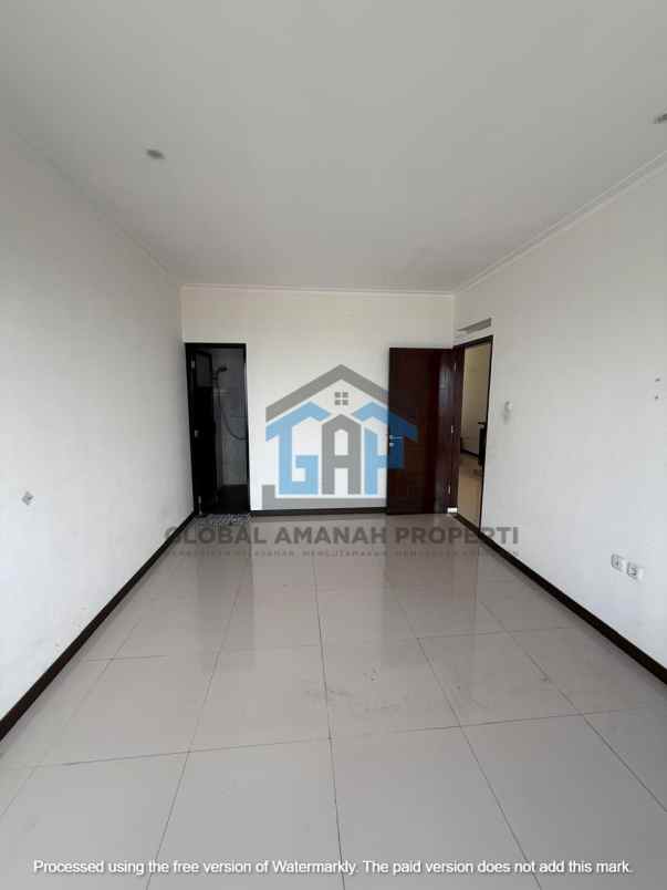 dijual rumah komplek cihanjuang