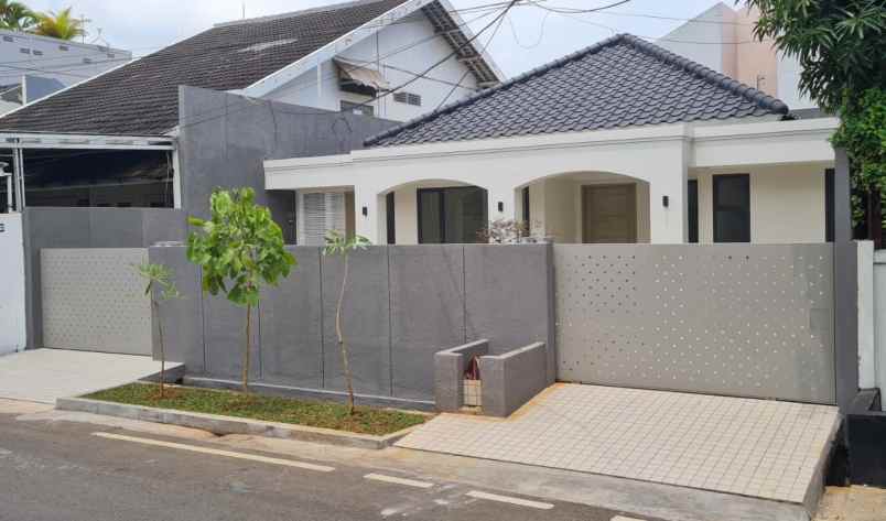 dijual rumah komplek cipinang elok 2
