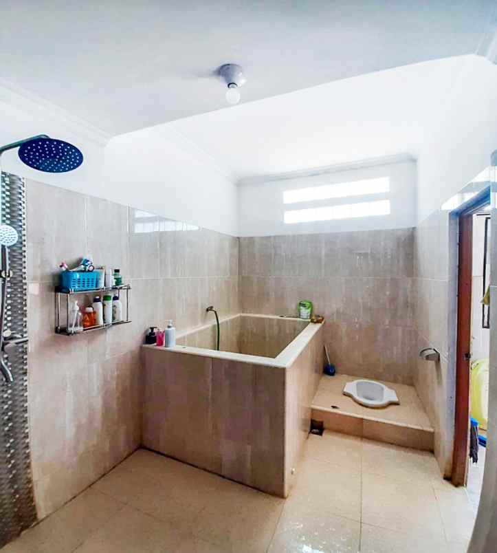 dijual rumah komplek griya andalas jl