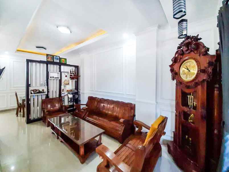 dijual rumah komplek griya andalas jl