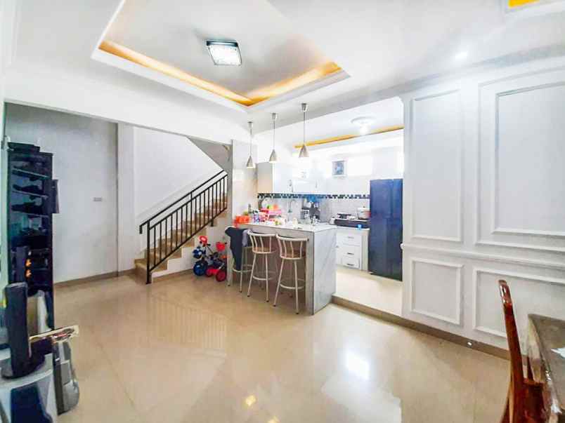 dijual rumah komplek griya andalas jl