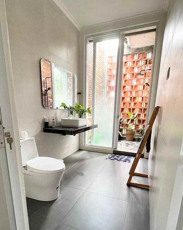 dijual rumah komplek vila cinere mas