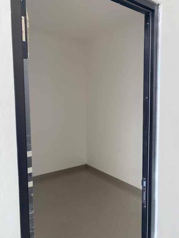 dijual rumah kota baru