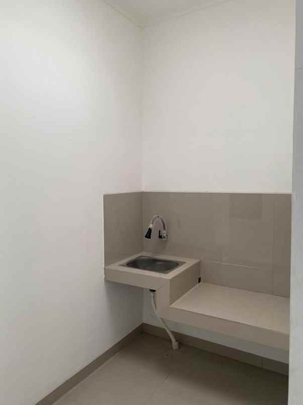 dijual rumah kota baru