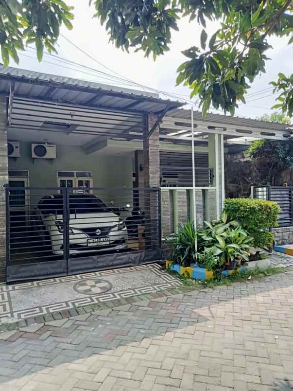 dijual rumah kutisari indah barat