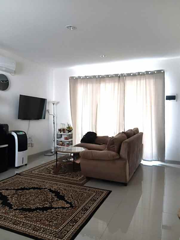 dijual rumah la seine essence jgc