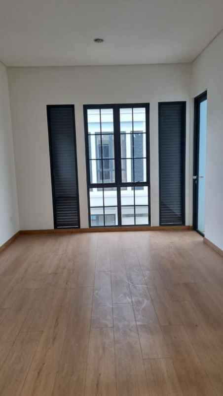 dijual rumah lavon ii cluster montana