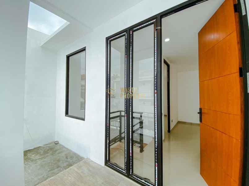 dijual rumah maguwoharjo kec depok kab