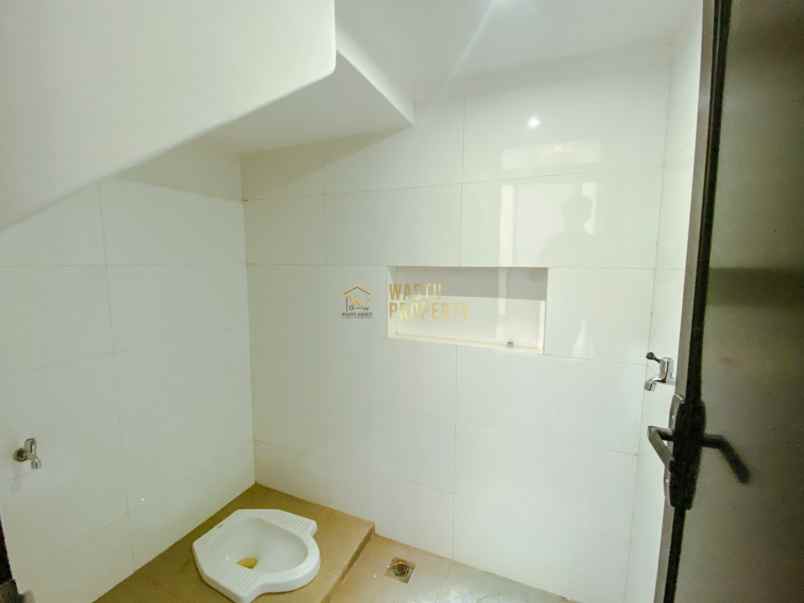 dijual rumah maguwoharjo kec depok kab