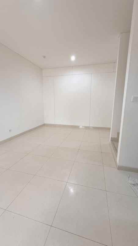 dijual rumah maison de wisteria cakung