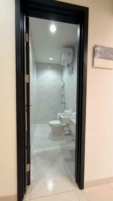dijual rumah maison de wisteria cakung