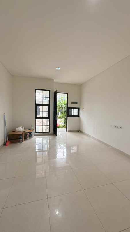 dijual rumah maison de wisteria cakung