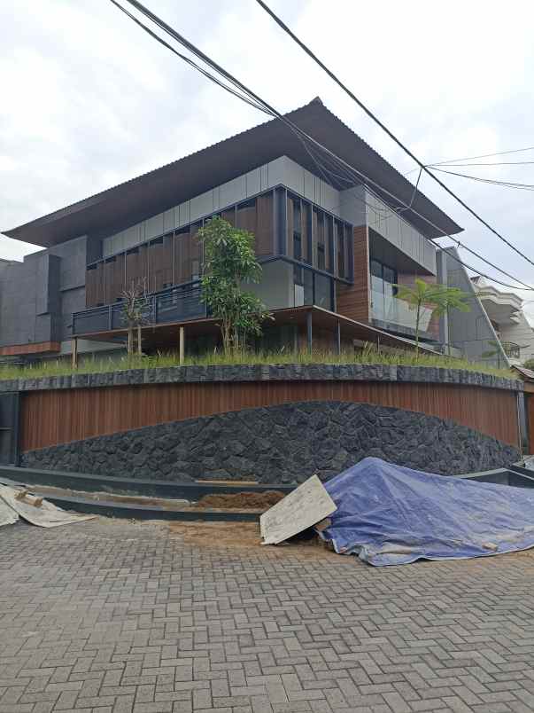 dijual rumah manyar