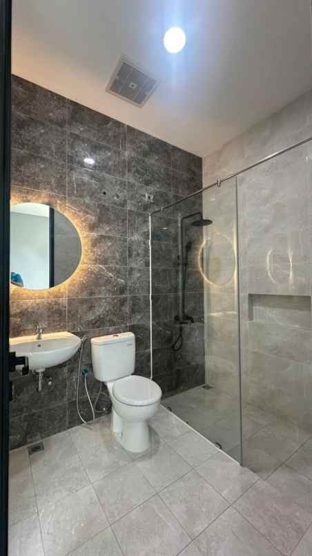 dijual rumah manyar jaya