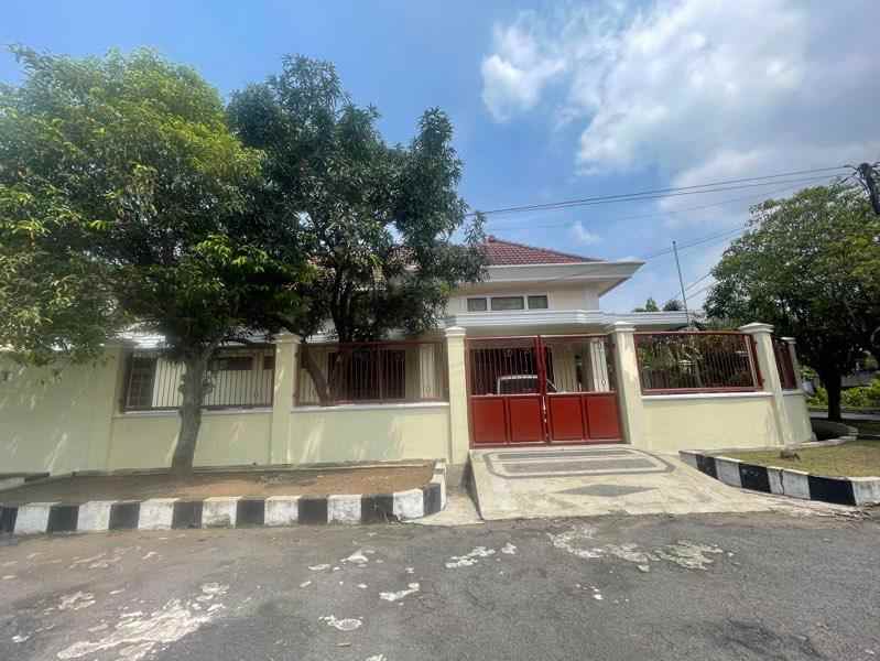 dijual rumah manyar kartika