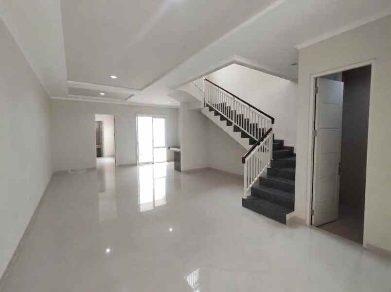 dijual rumah manyar tirtoasri