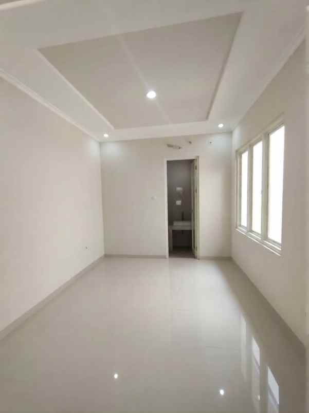 dijual rumah manyar tirtoasri