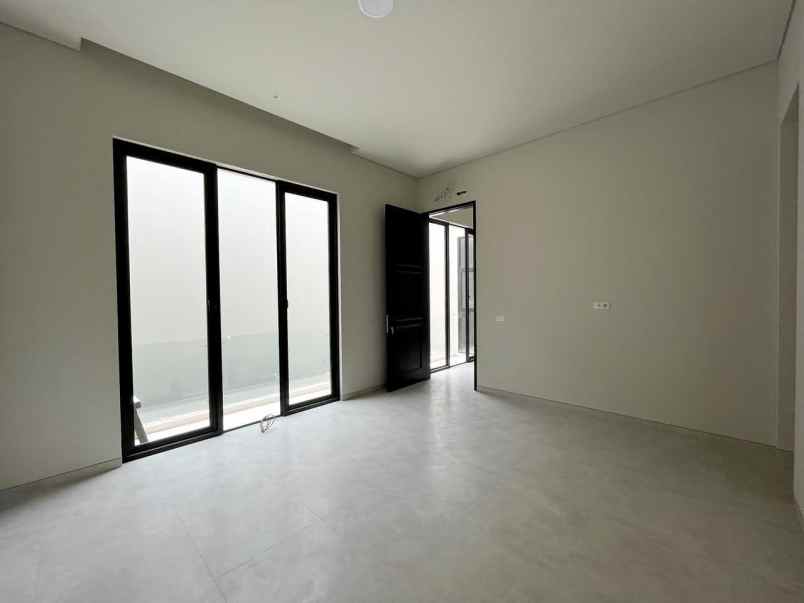 dijual rumah manyar tirtoasri