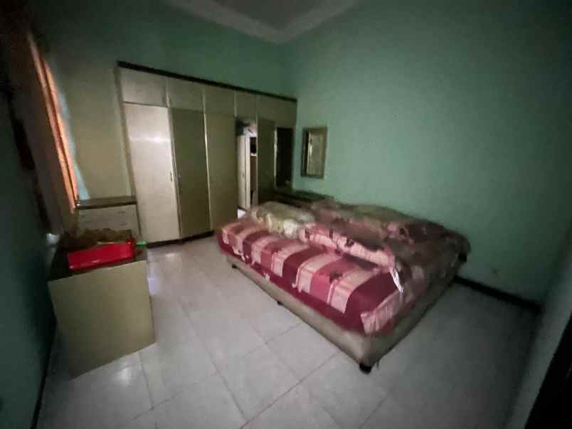 dijual rumah manyar tompotika