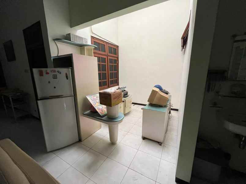 dijual rumah manyar tompotika