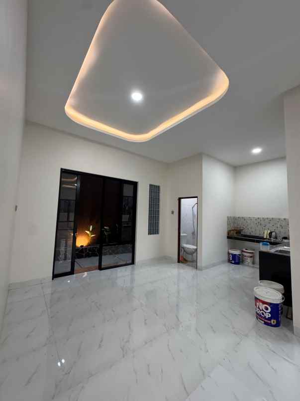 dijual rumah manyaran