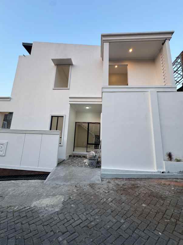 dijual rumah manyaran