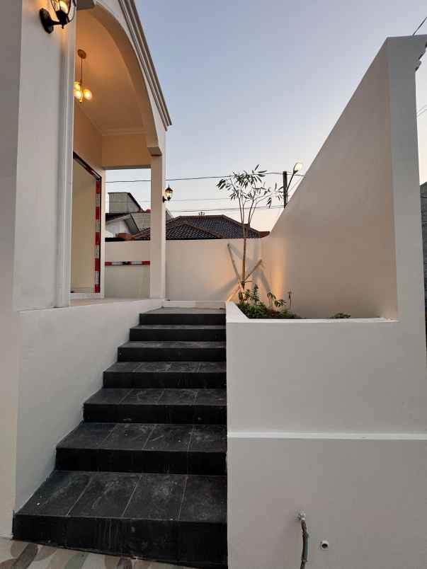 dijual rumah manyaran