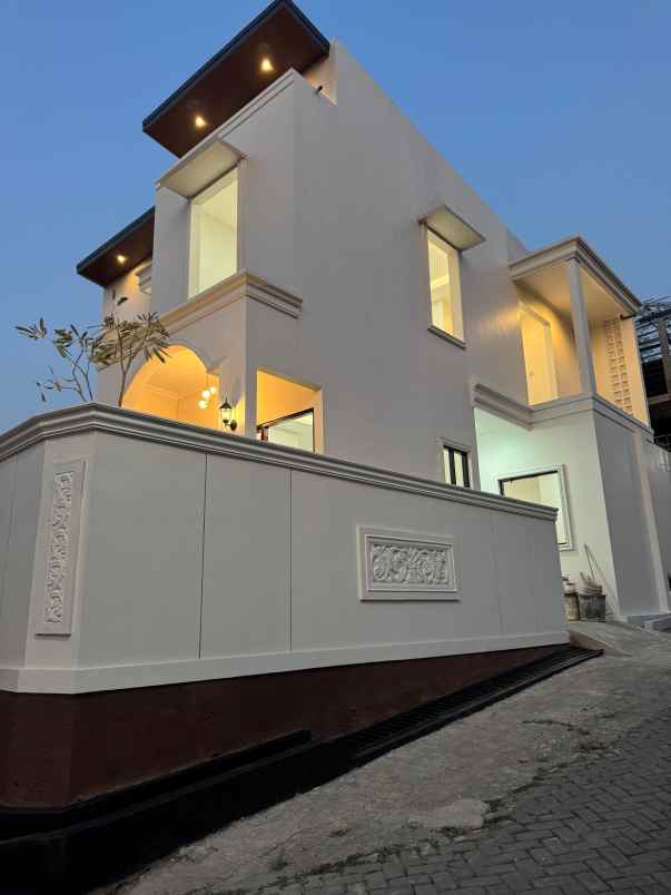 dijual rumah manyaran