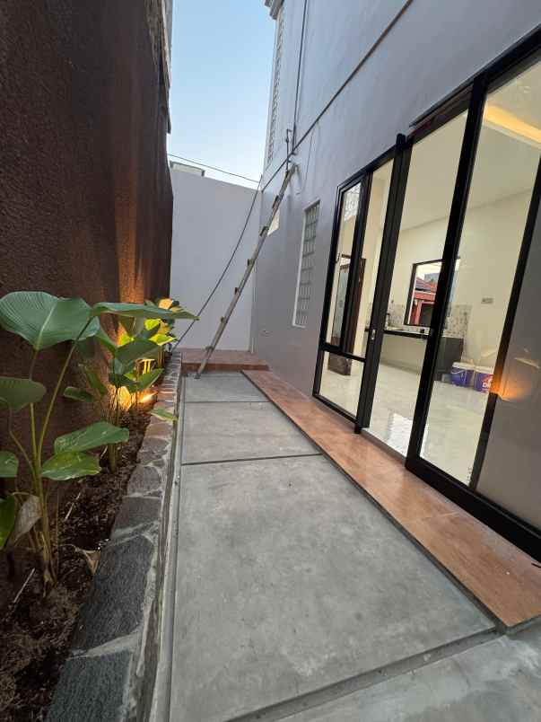 dijual rumah manyaran