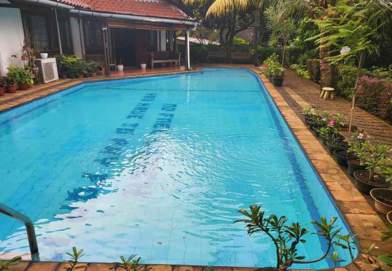 dijual rumah mewah serasa villa di jagakarsa