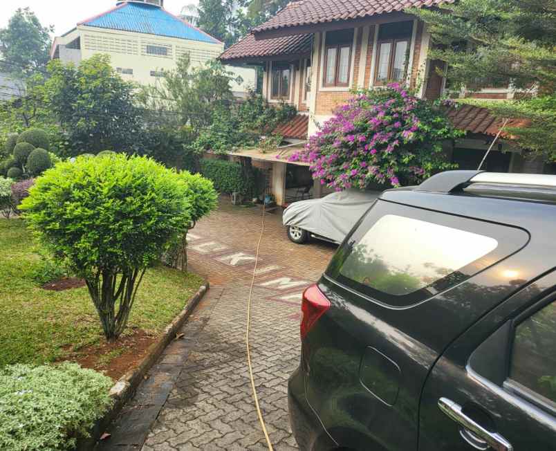 dijual rumah mewah serasa villa di jagakarsa