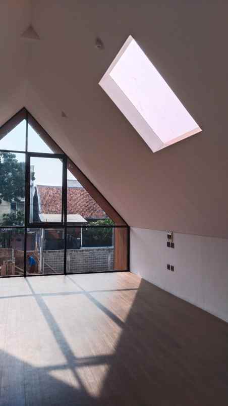 dijual rumah mewah under 3m di setra duta