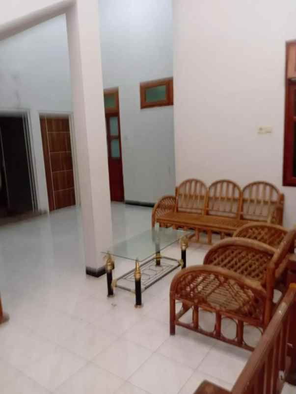dijual rumah mulyosari