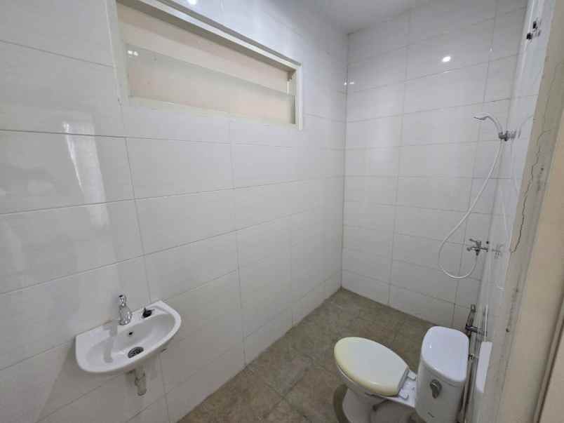 dijual rumah nirwana eksekutif