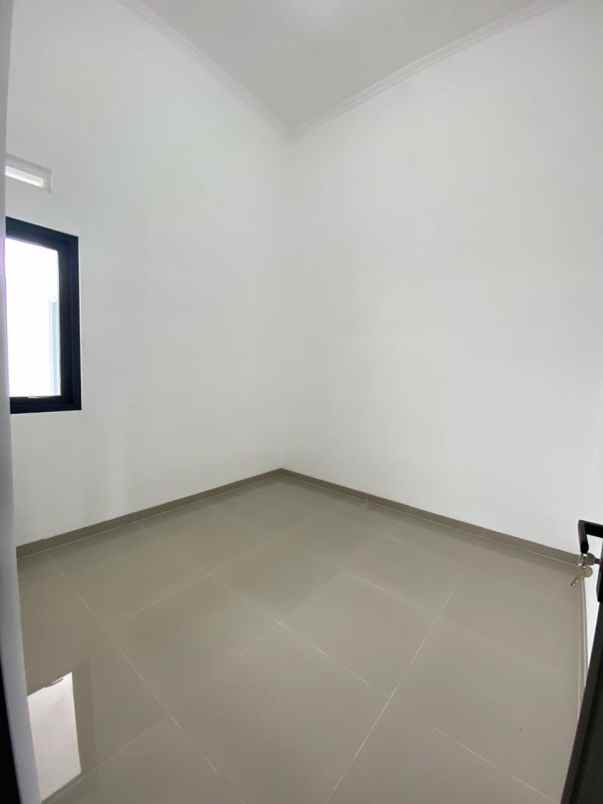 dijual rumah pakis