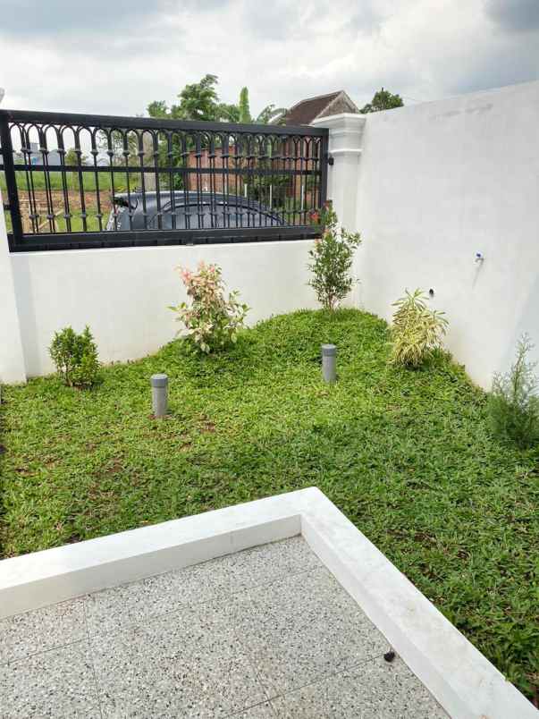 dijual rumah pakis