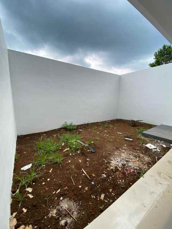 dijual rumah pakis