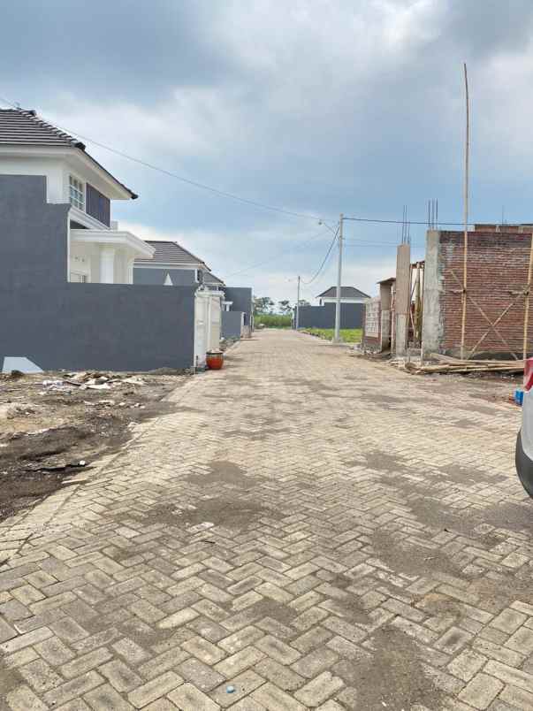 dijual rumah pakis