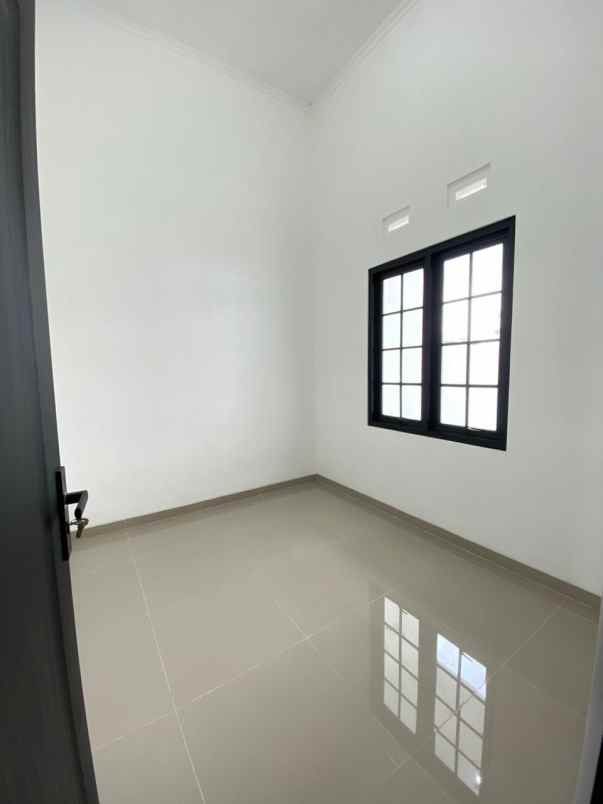 dijual rumah pakis