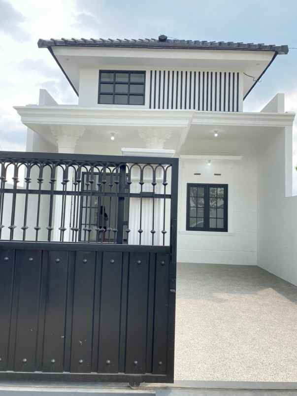 dijual rumah pakis
