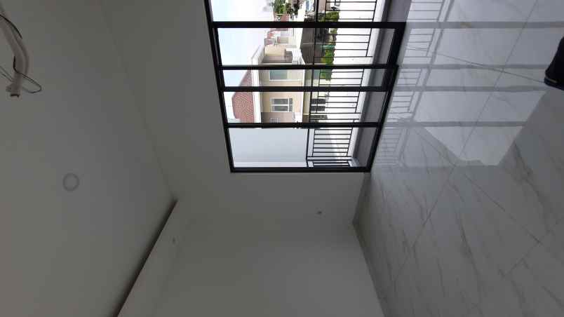 dijual rumah pakuwon city