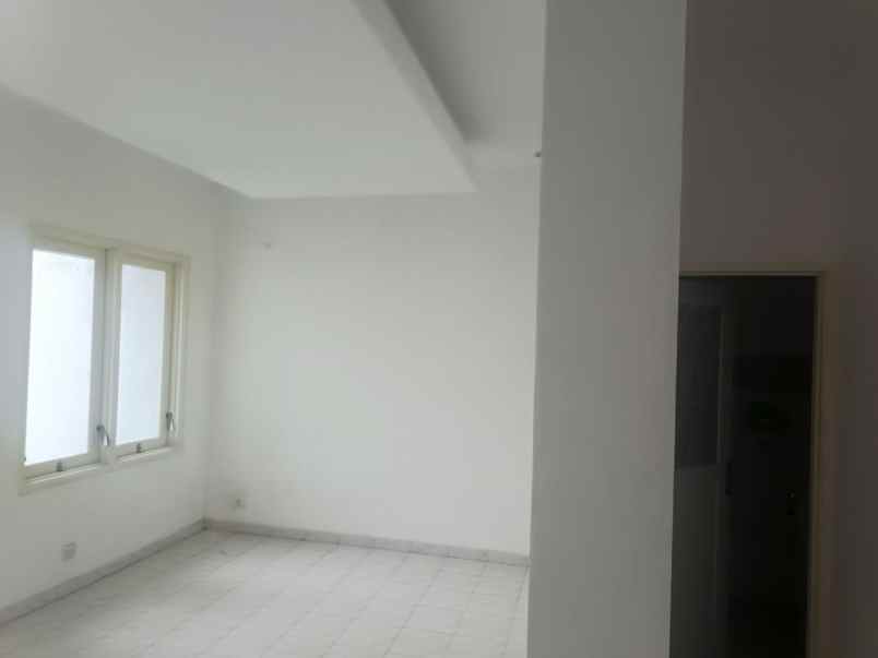 dijual rumah pakuwon city