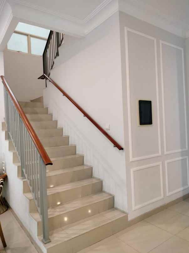 dijual rumah pakuwon indah the mansion surabaya barat