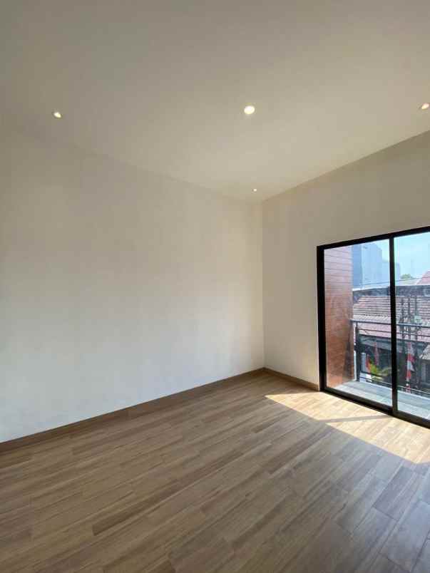 dijual rumah pancoran mas