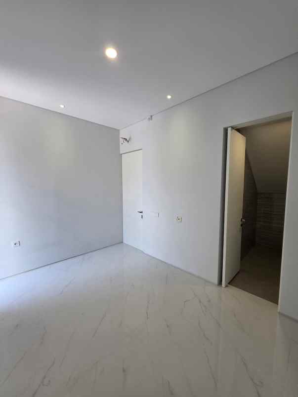 dijual rumah pandugo