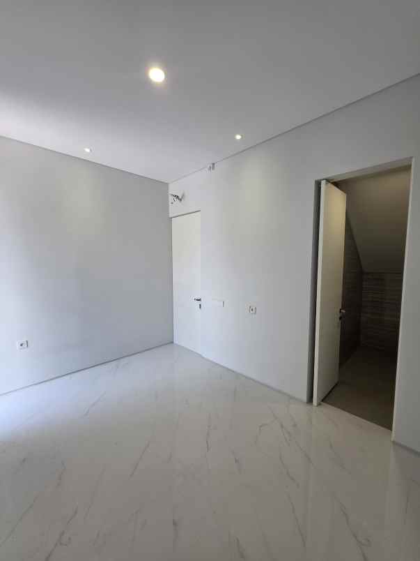 dijual rumah pandugo timur