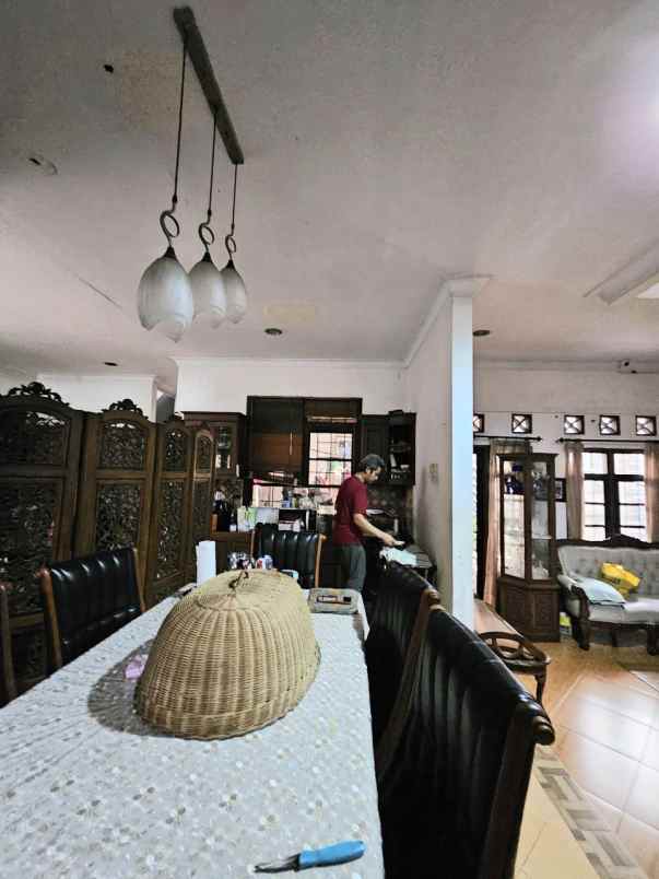 dijual rumah pertigious residence